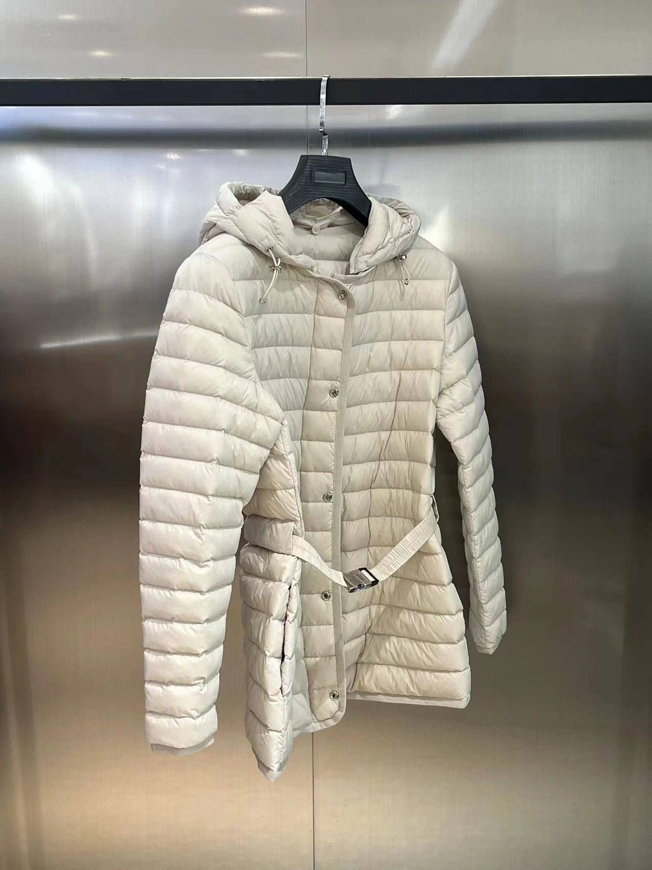 Moncler Down Jackets Sleek 145474