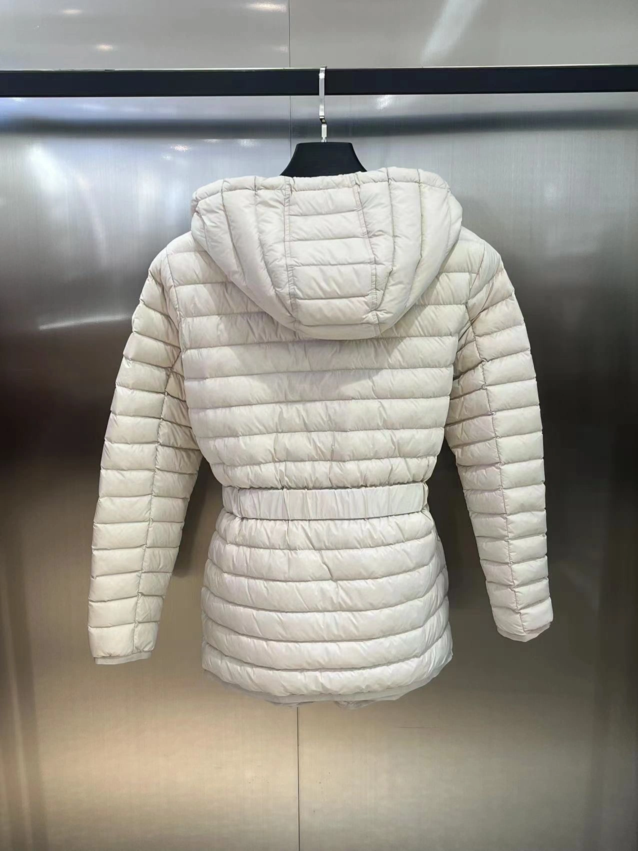 Moncler Down Jackets Sleek 145474
