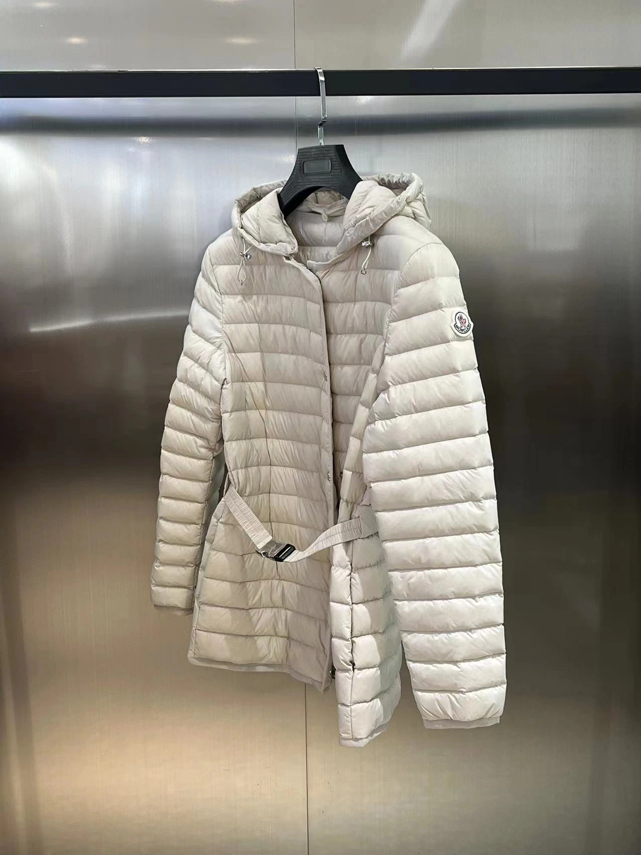Moncler Down Jackets Sleek 145474