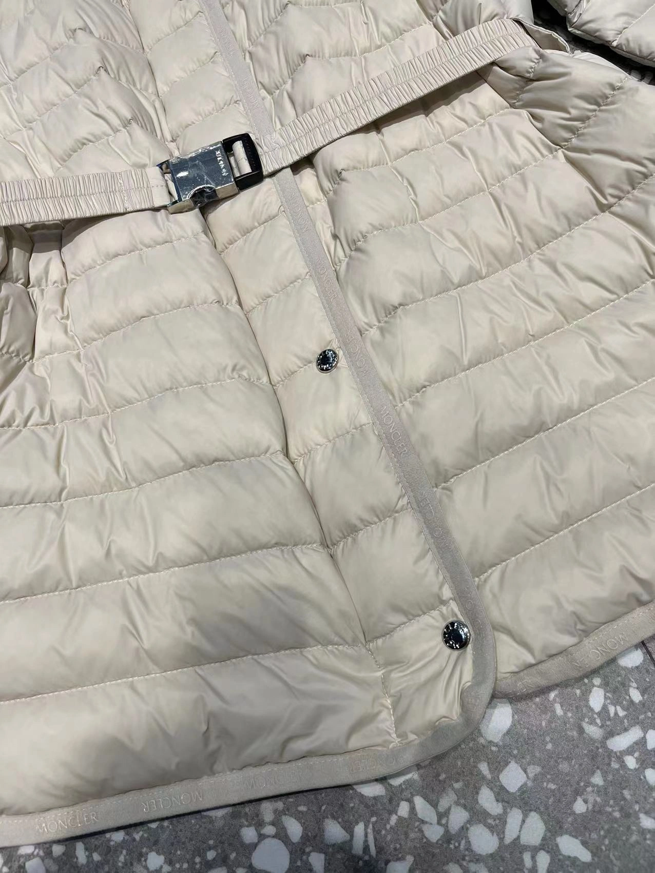 Moncler Down Jackets Sleek 145474