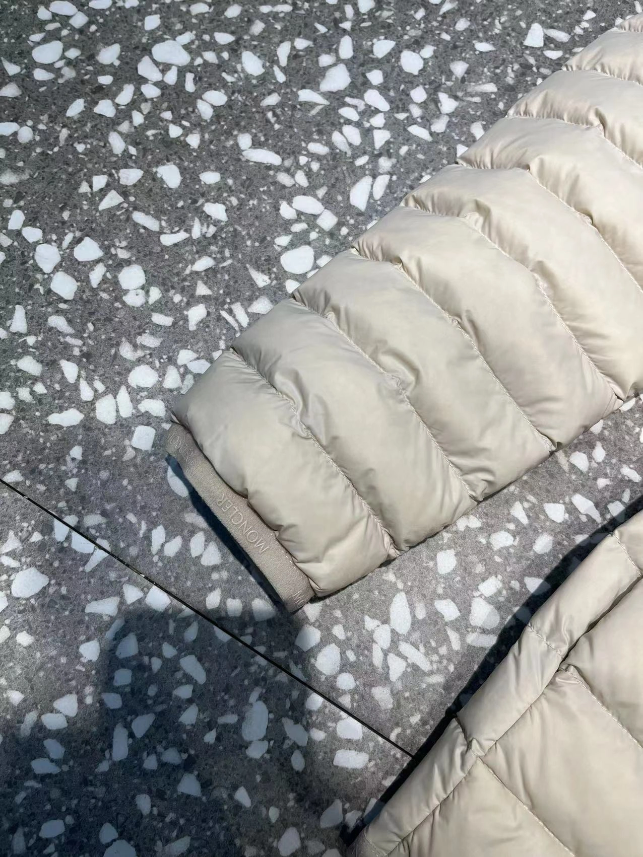 Moncler Down Jackets Sleek 145474