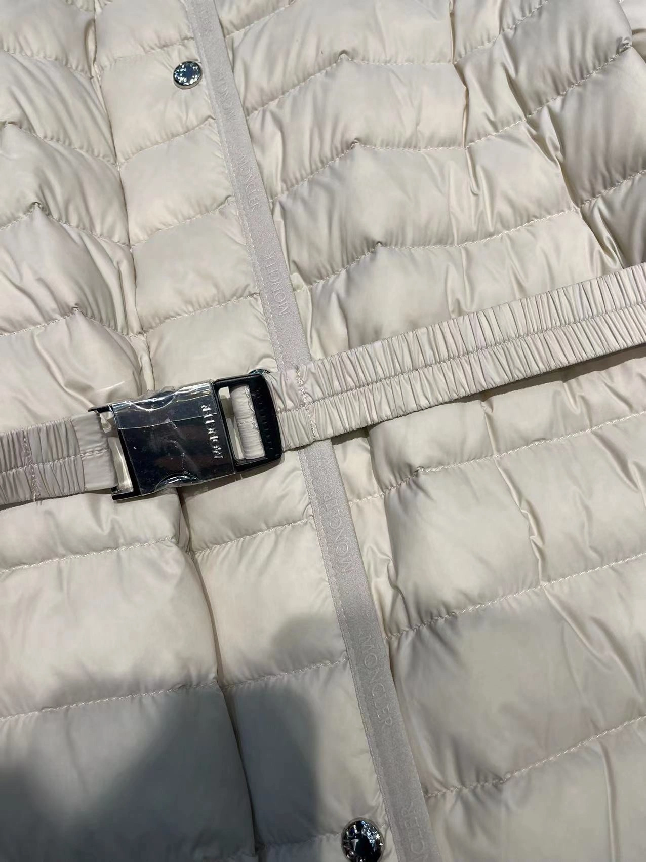 Moncler Down Jackets Sleek 145474