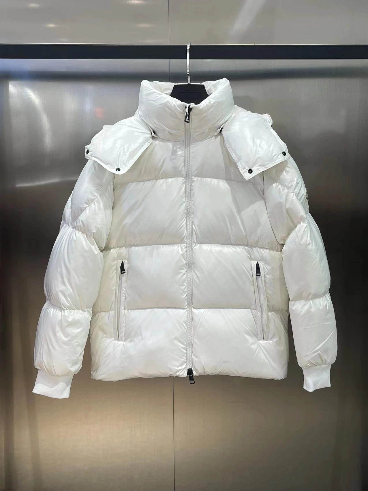 Vibrant Moncler Down Jackets 145471