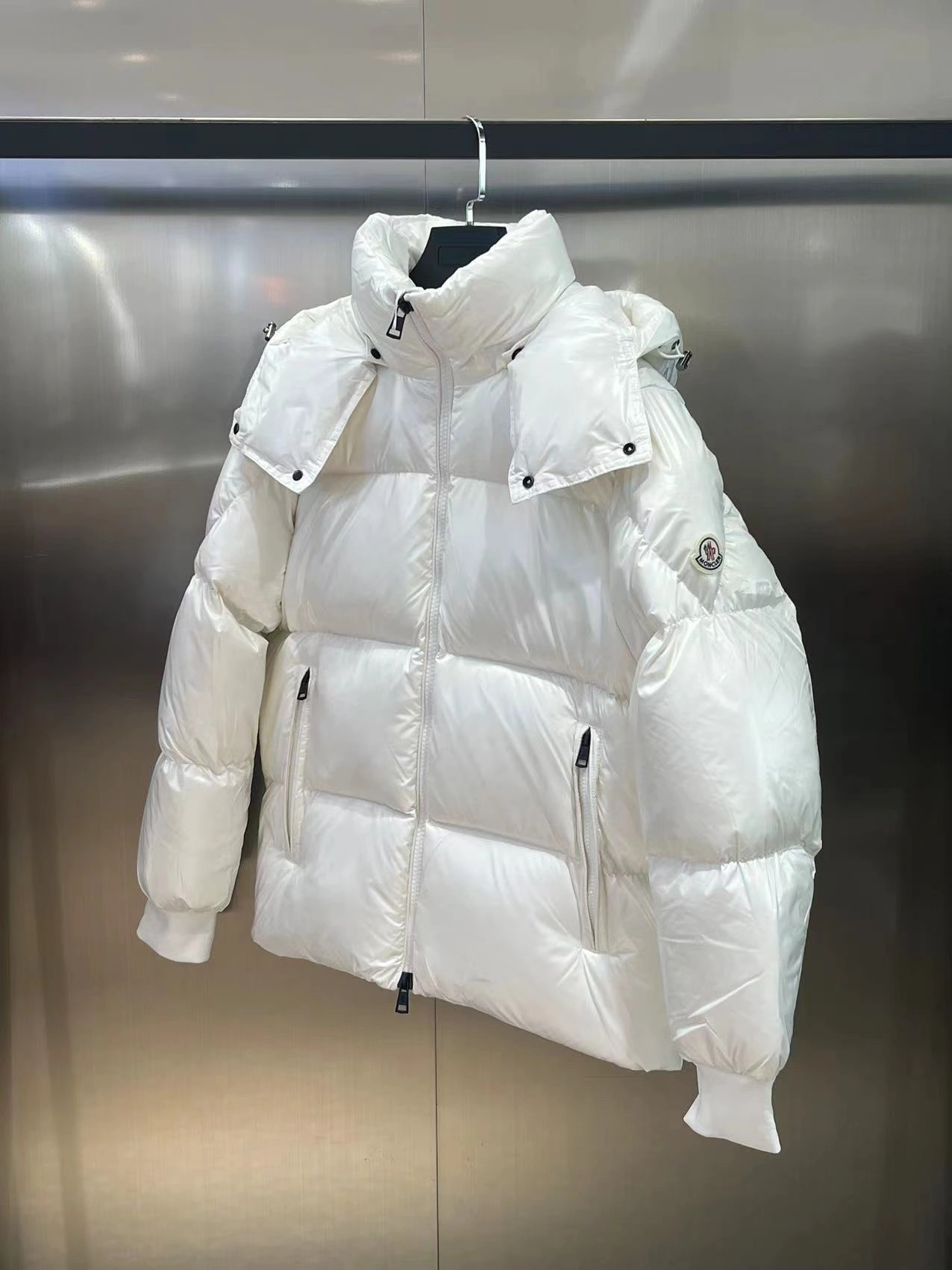 Vibrant Moncler Down Jackets 145471