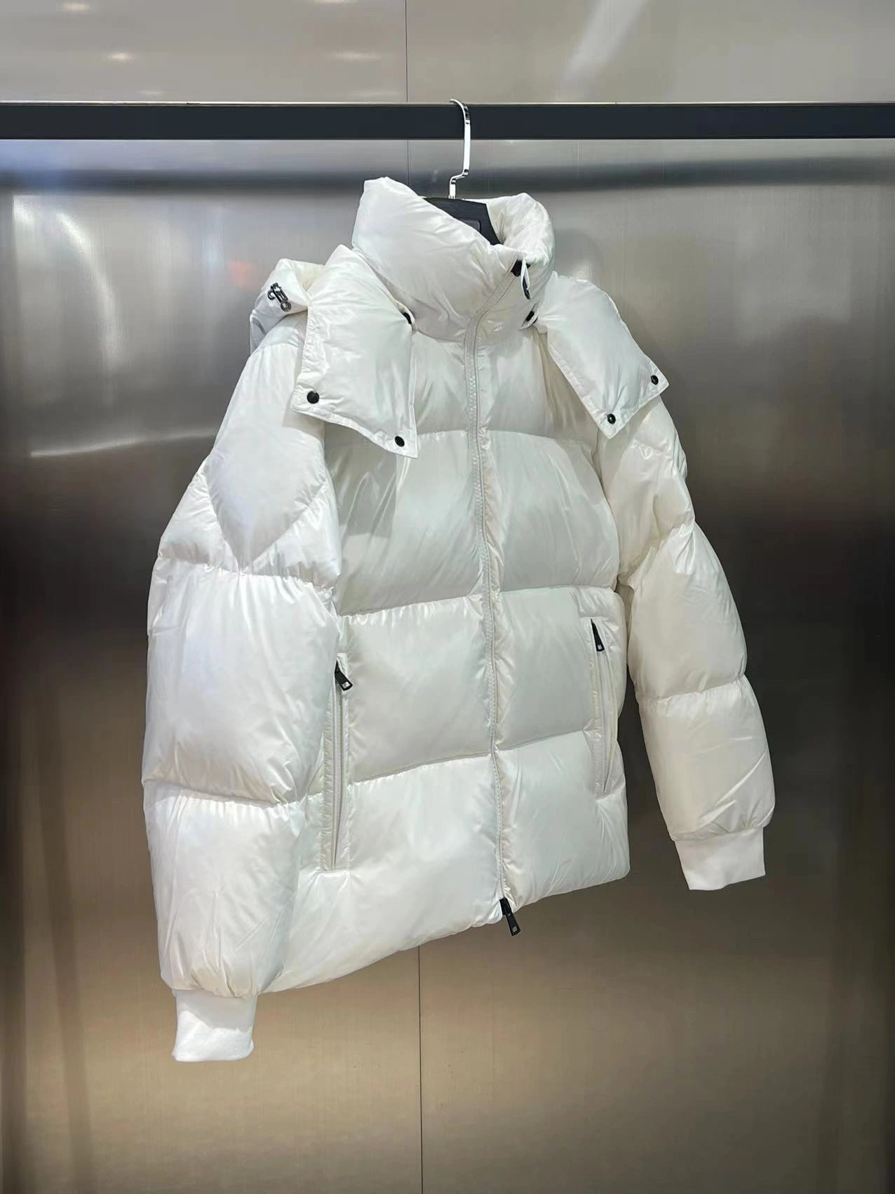 Vibrant Moncler Down Jackets 145471