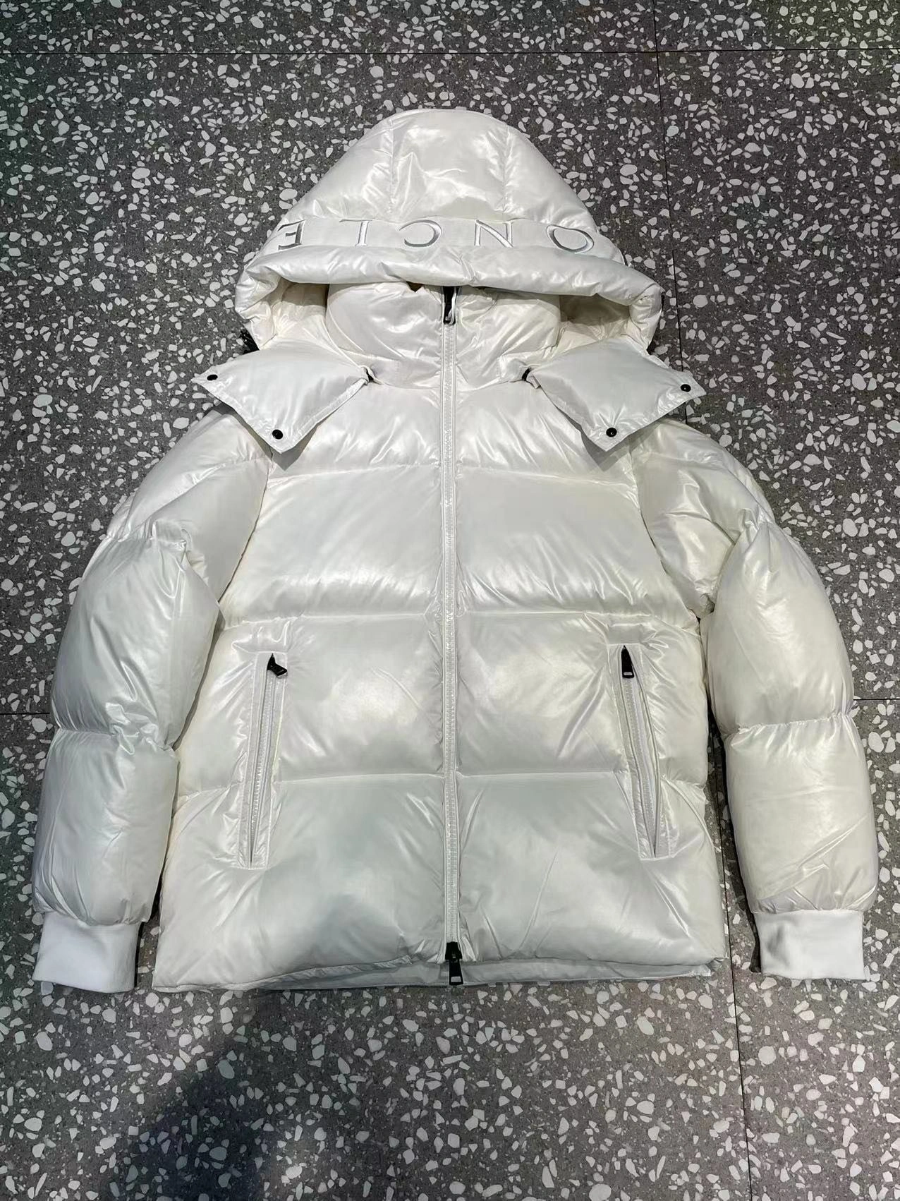 Vibrant Moncler Down Jackets 145471