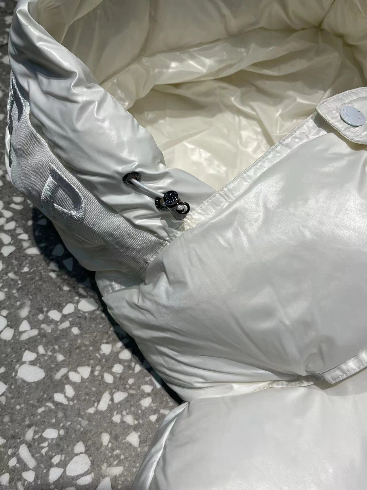 Vibrant Moncler Down Jackets 145471