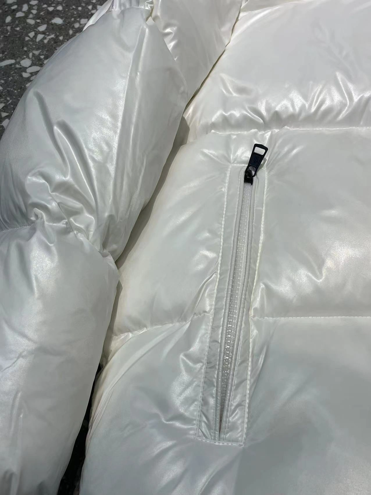 Vibrant Moncler Down Jackets 145471