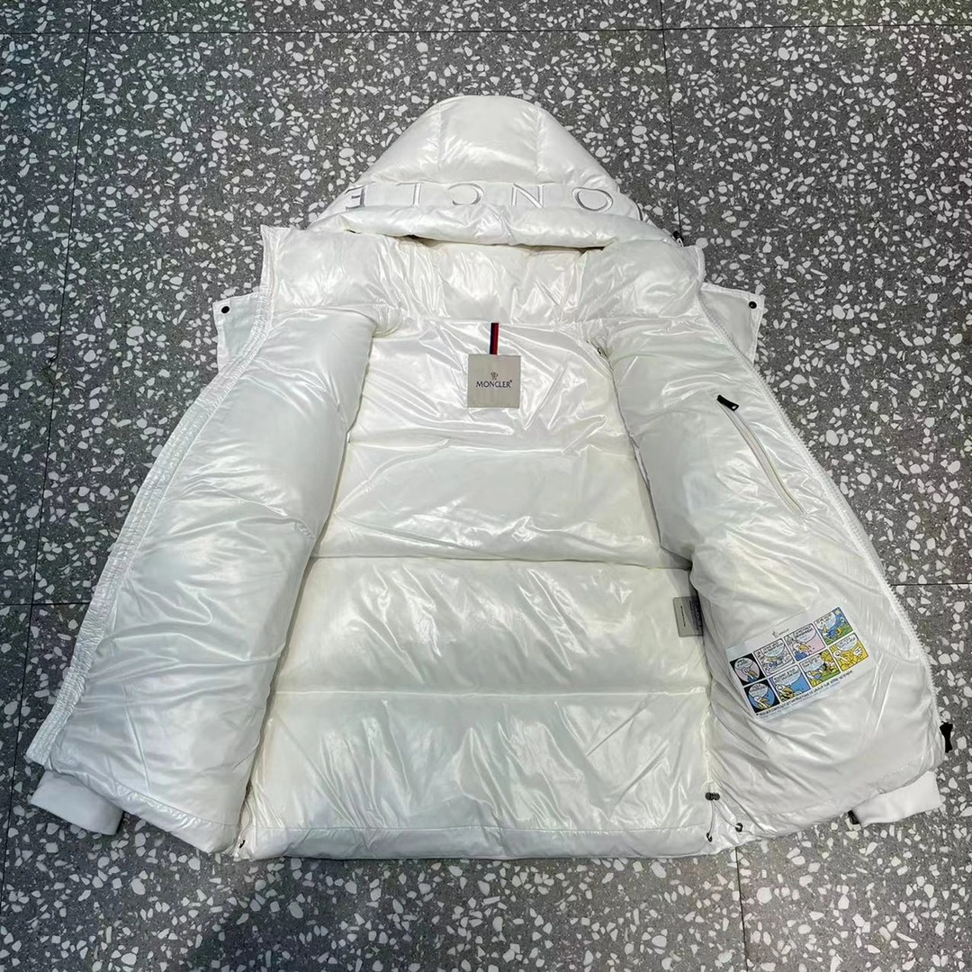 Vibrant Moncler Down Jackets 145471
