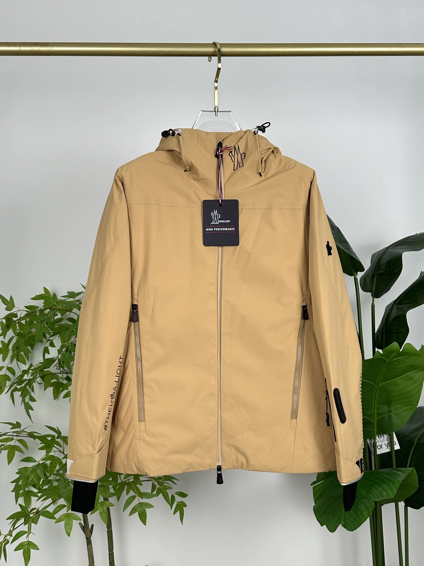 Vibrant Moncler Down Jackets 145465