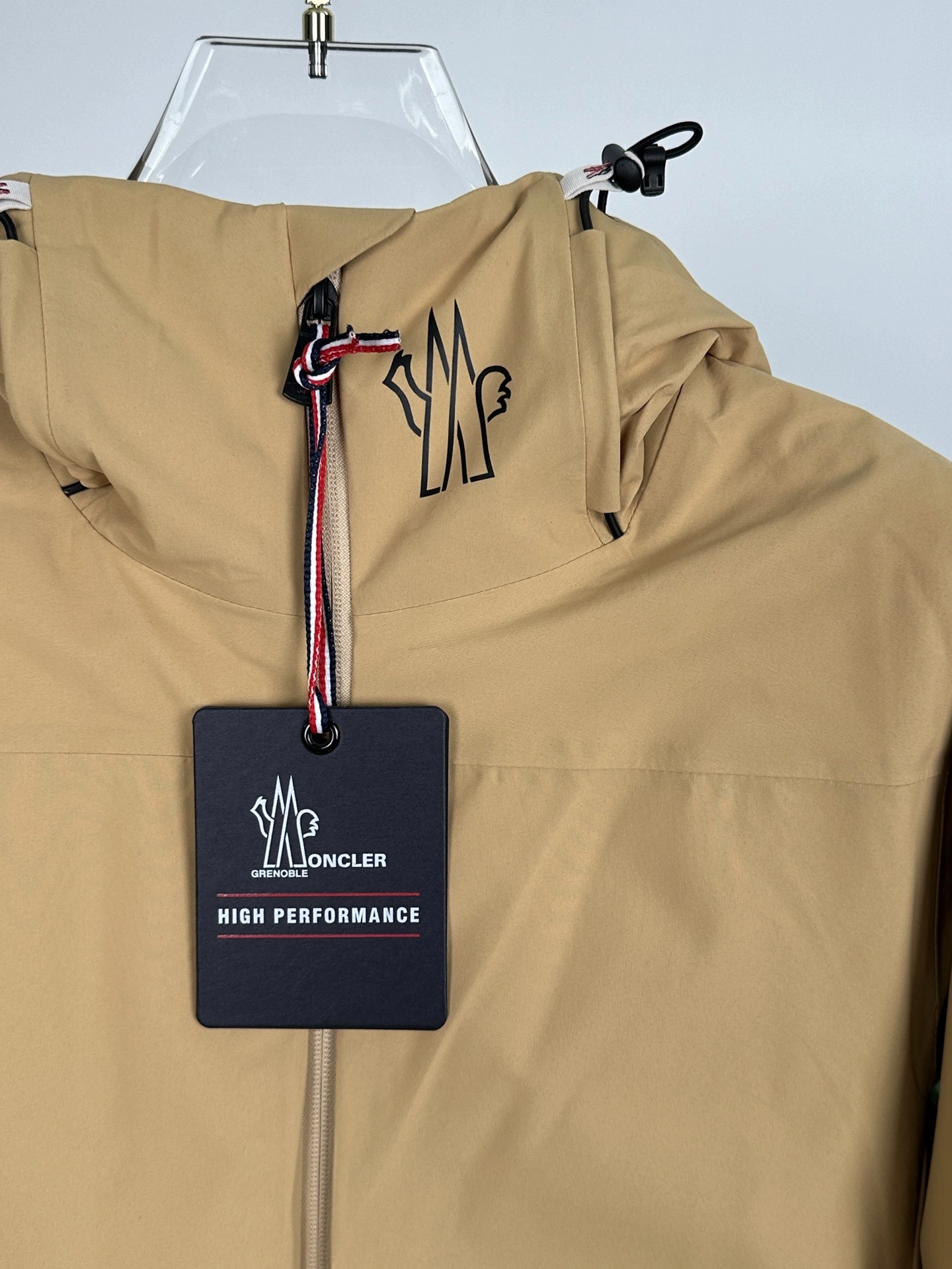 Vibrant Moncler Down Jackets 145465
