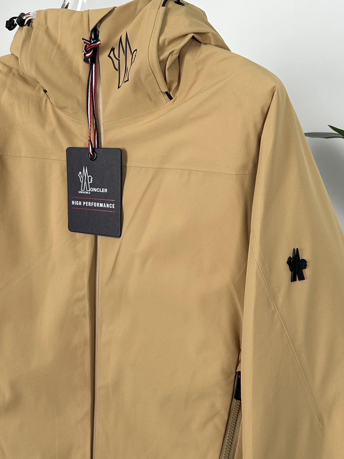 Vibrant Moncler Down Jackets 145465