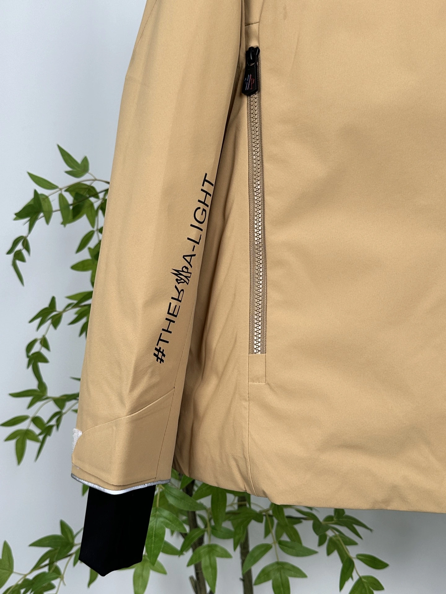 Vibrant Moncler Down Jackets 145465