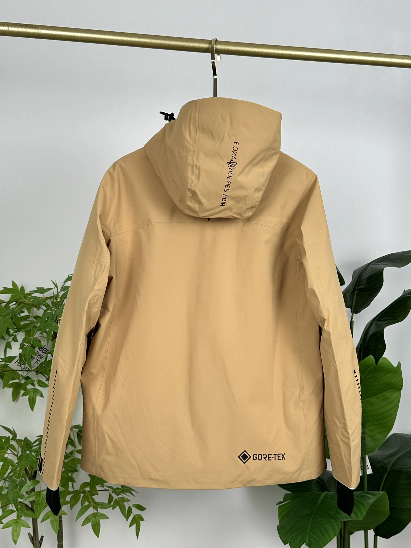 Vibrant Moncler Down Jackets 145465