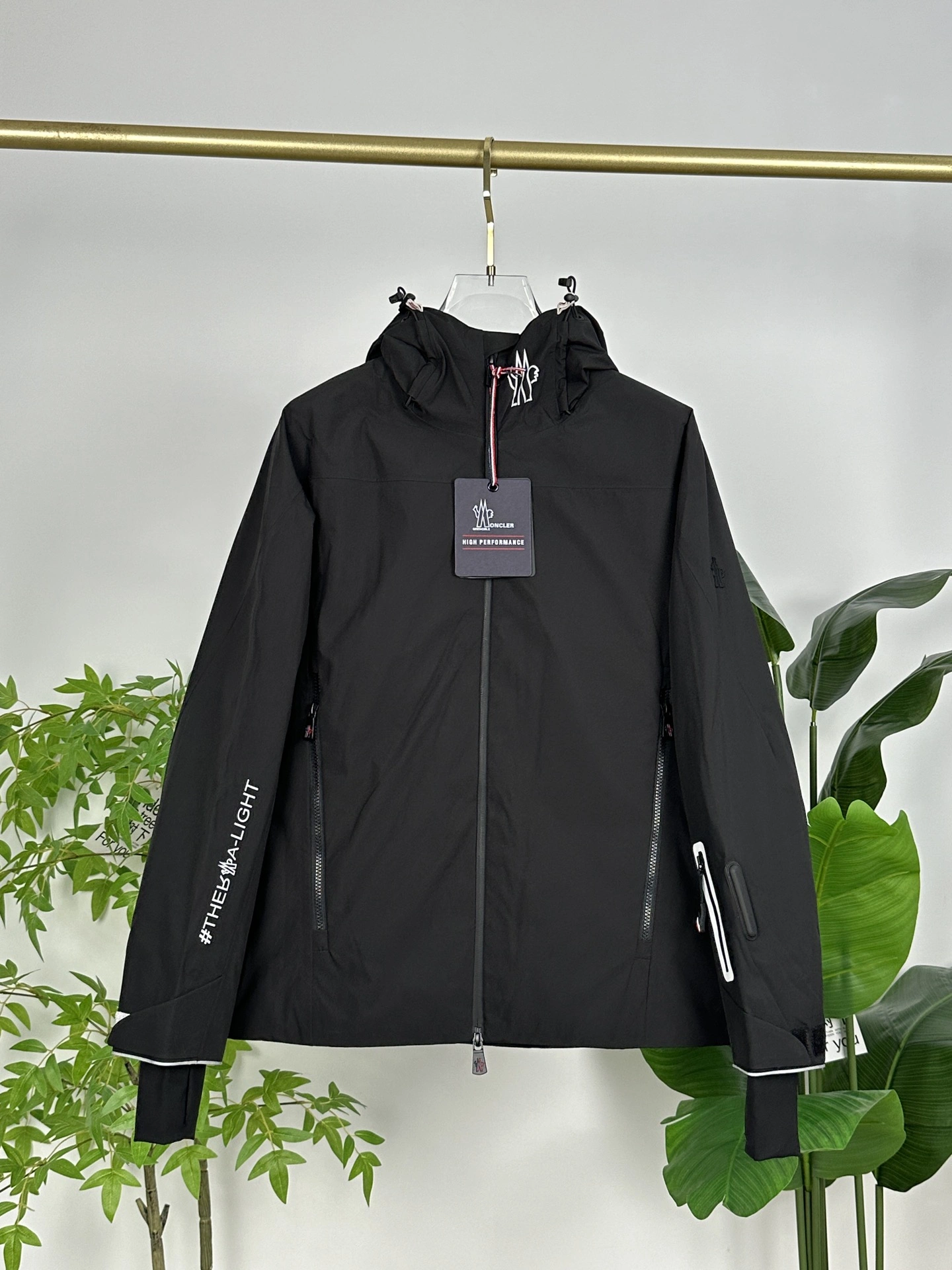 Sporty Moncler Down Jackets 145453