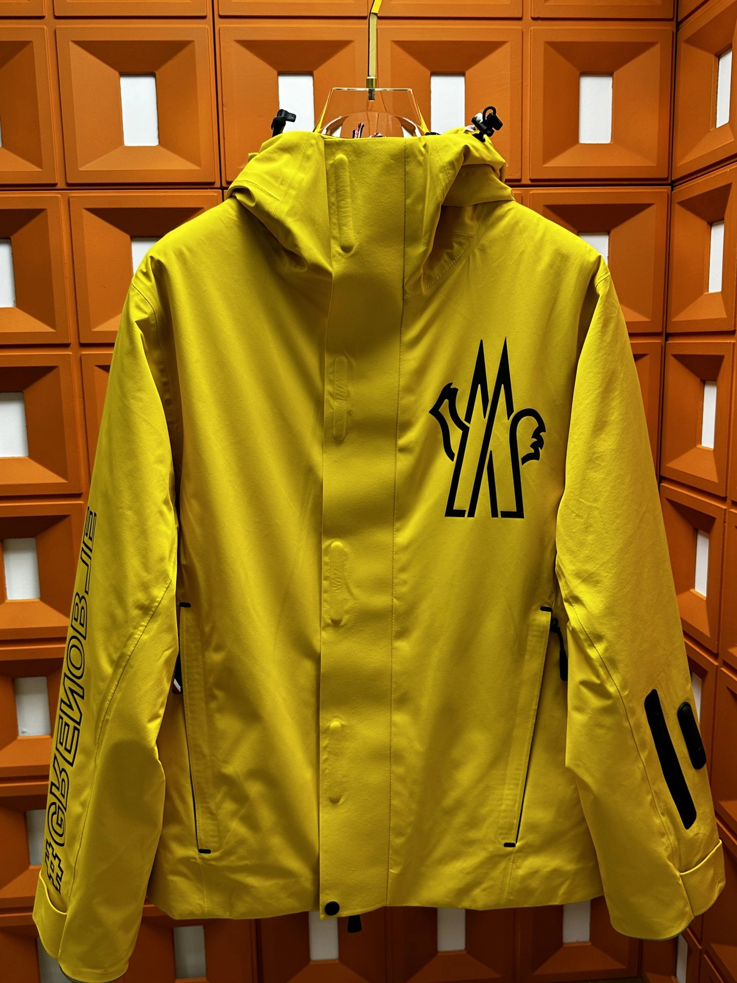 FashionForward Moncler Down Jackets 145451