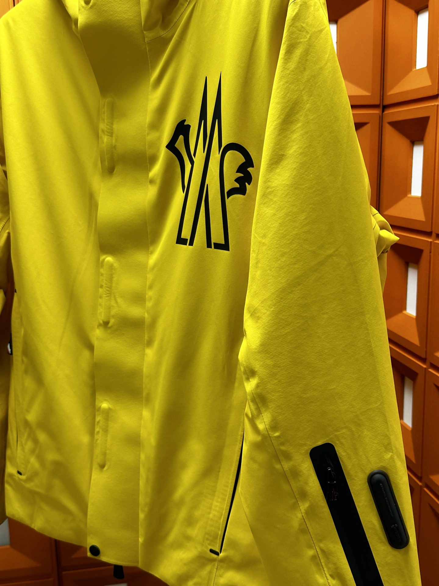 FashionForward Moncler Down Jackets 145451