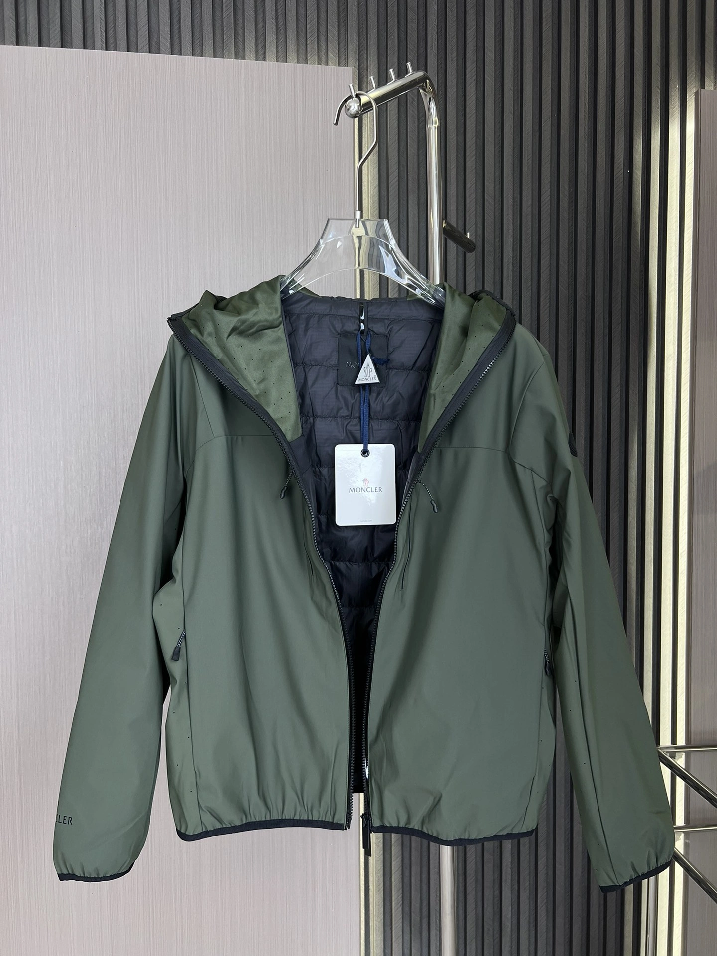 Moncler Down Jackets Durable 145463