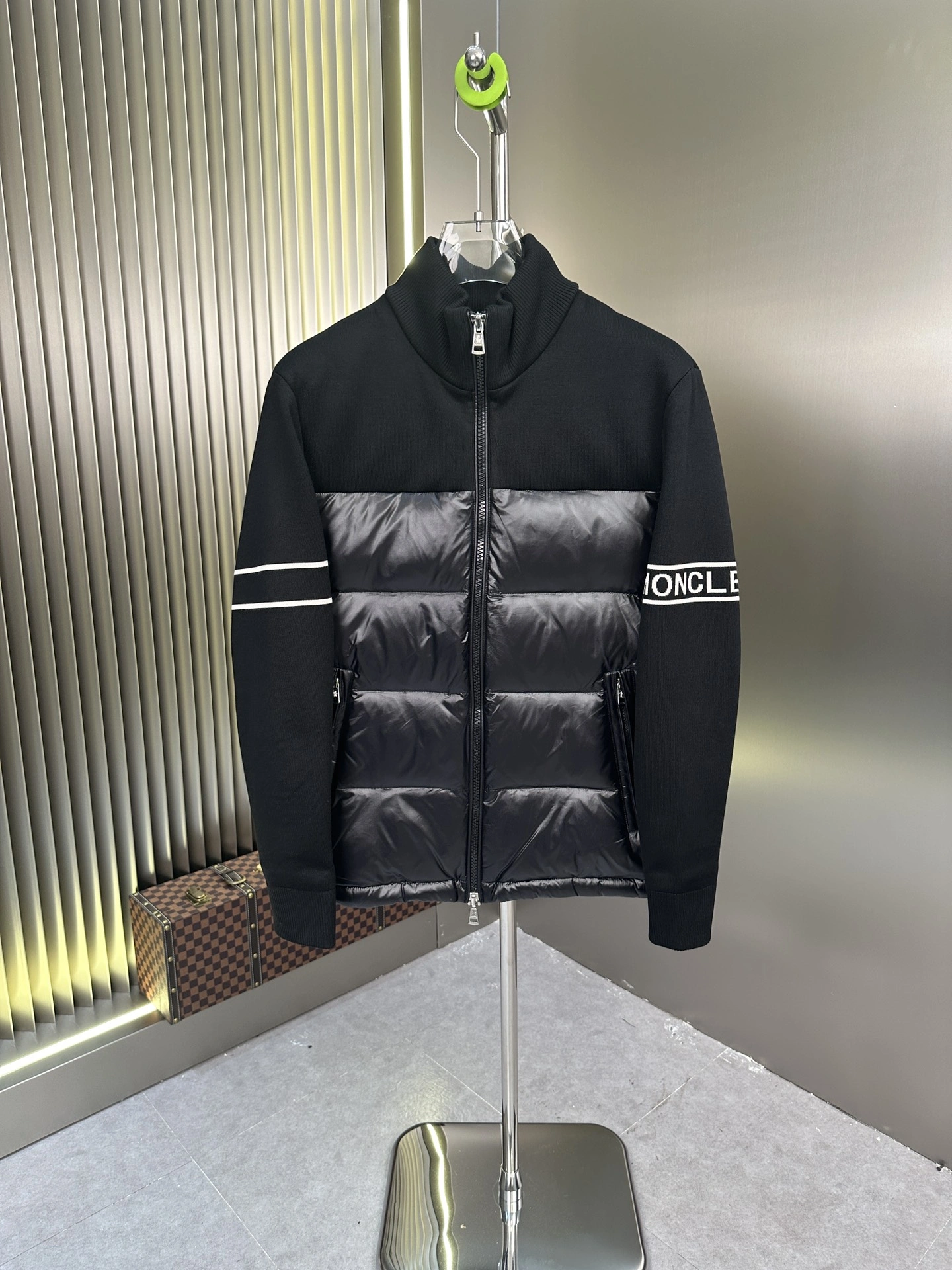 Comfortable Moncler Down Jackets 145455