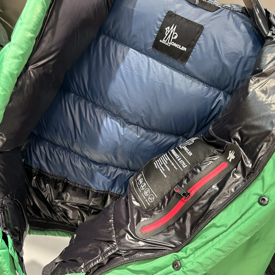 Moncler Down Jackets MultiPurpose 145438