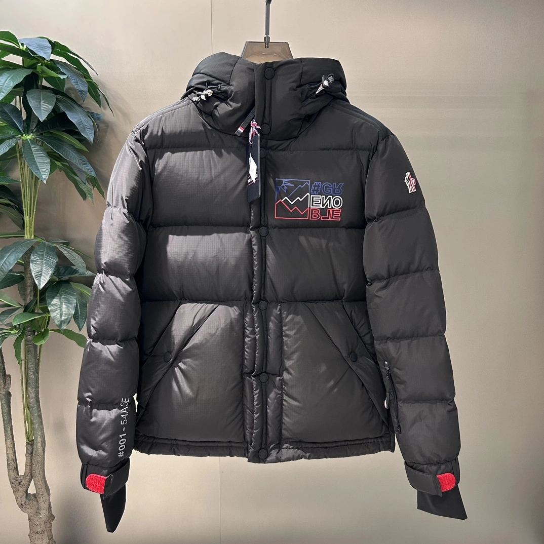 Moncler Down Jackets Vibrant 145434