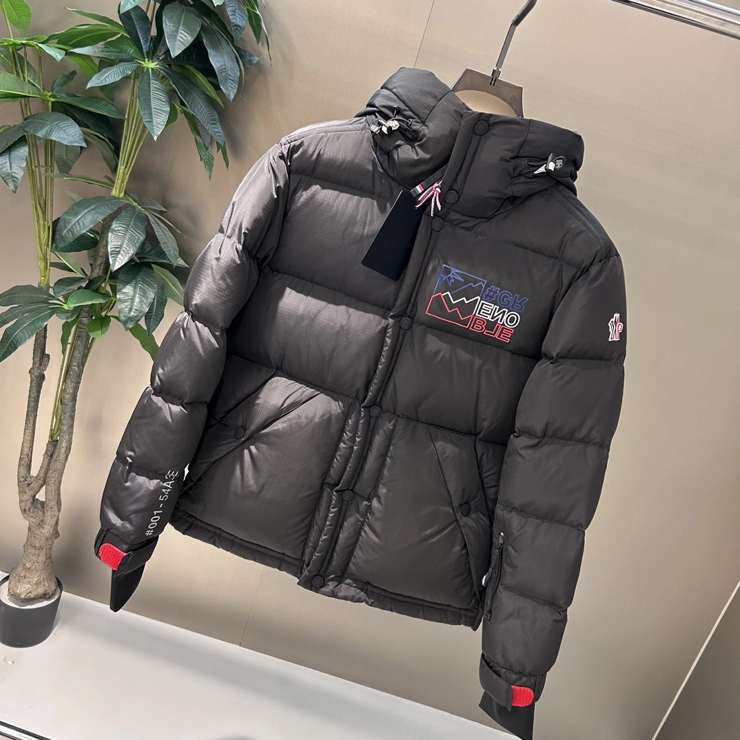Moncler Down Jackets Vibrant 145434