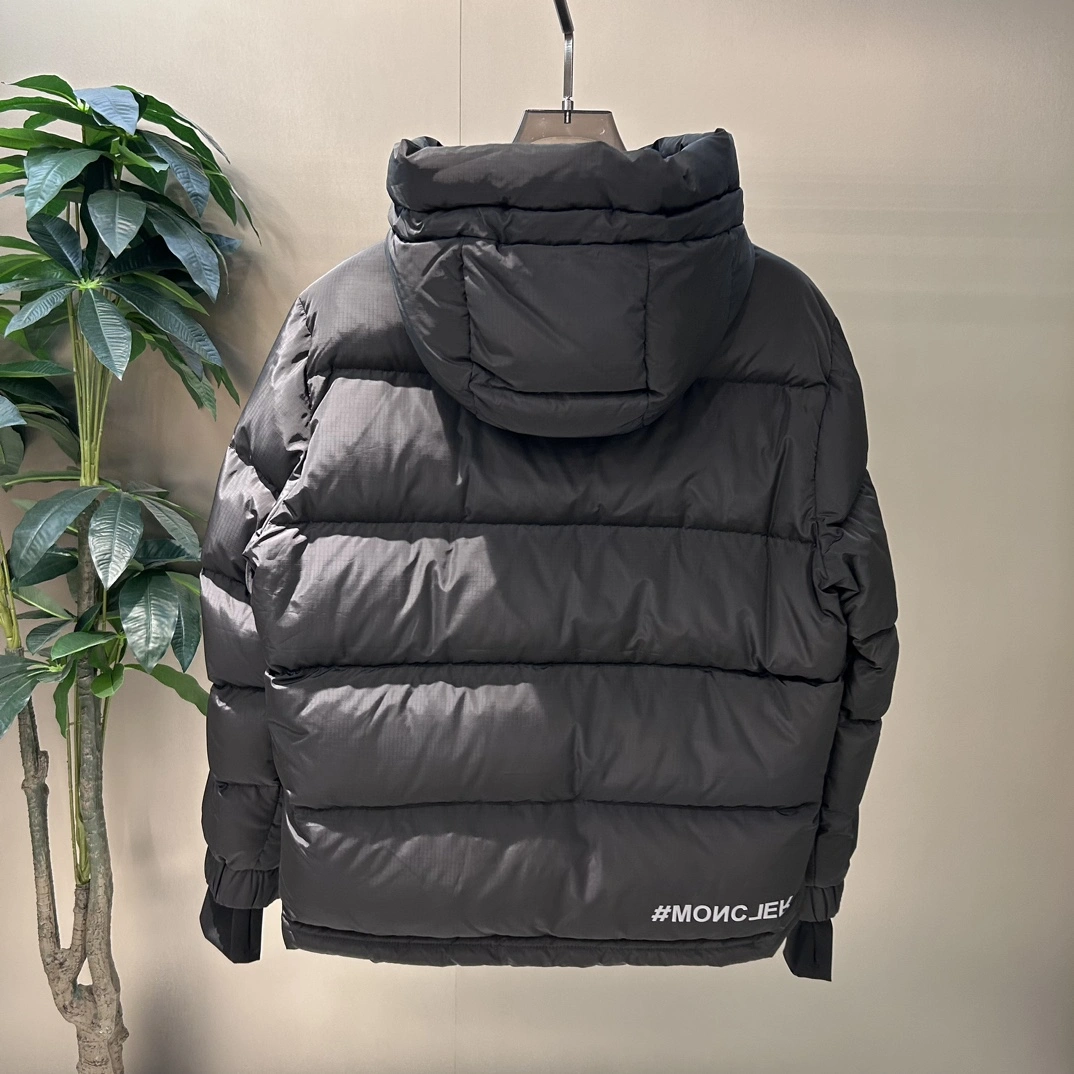 Moncler Down Jackets Vibrant 145434