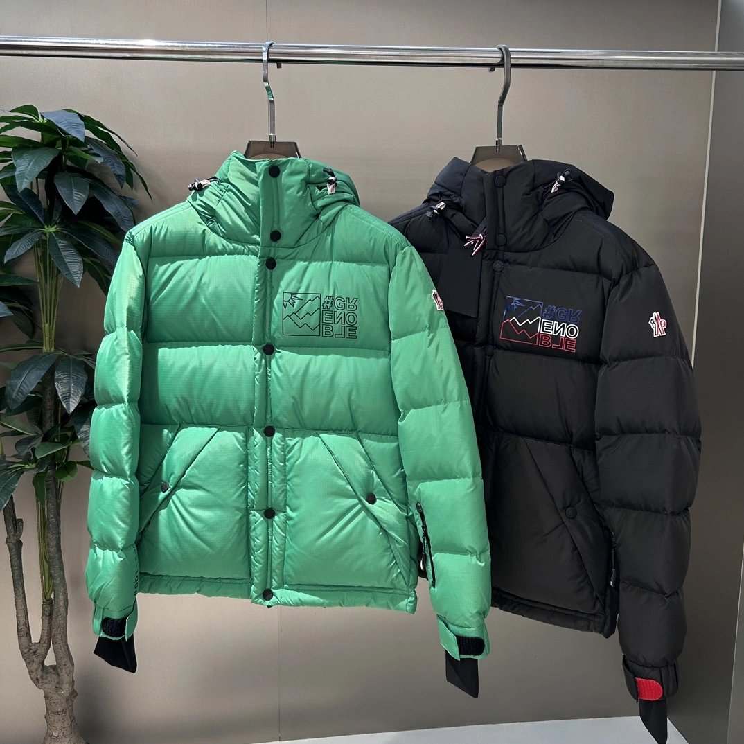 Moncler Down Jackets Vibrant 145434