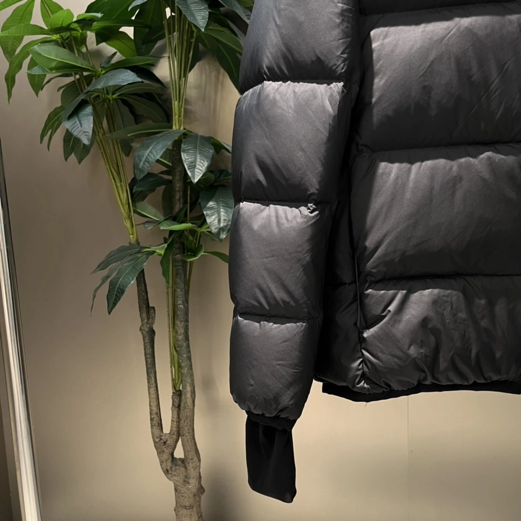 Modern Moncler Down Jackets 145432