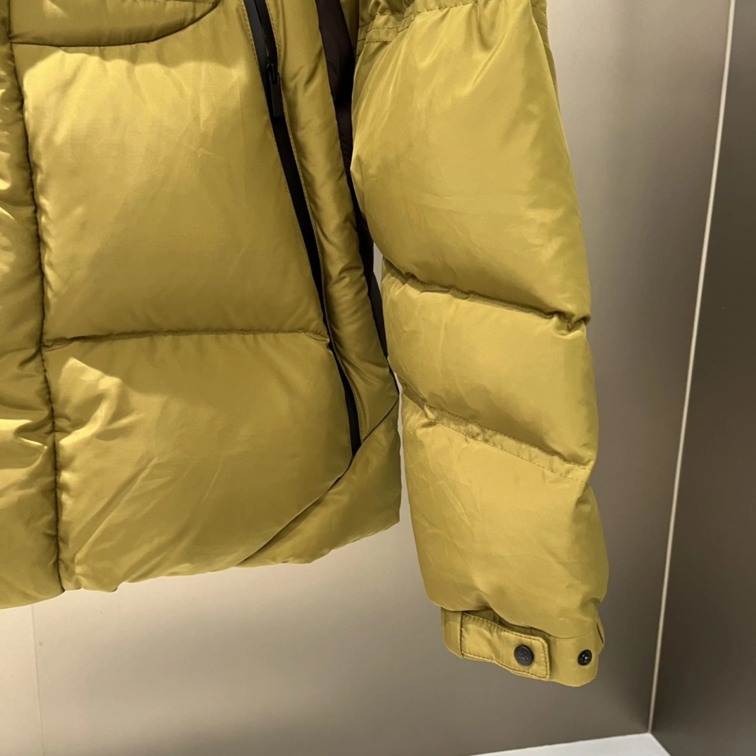 Supportive Moncler Down Jackets 145425