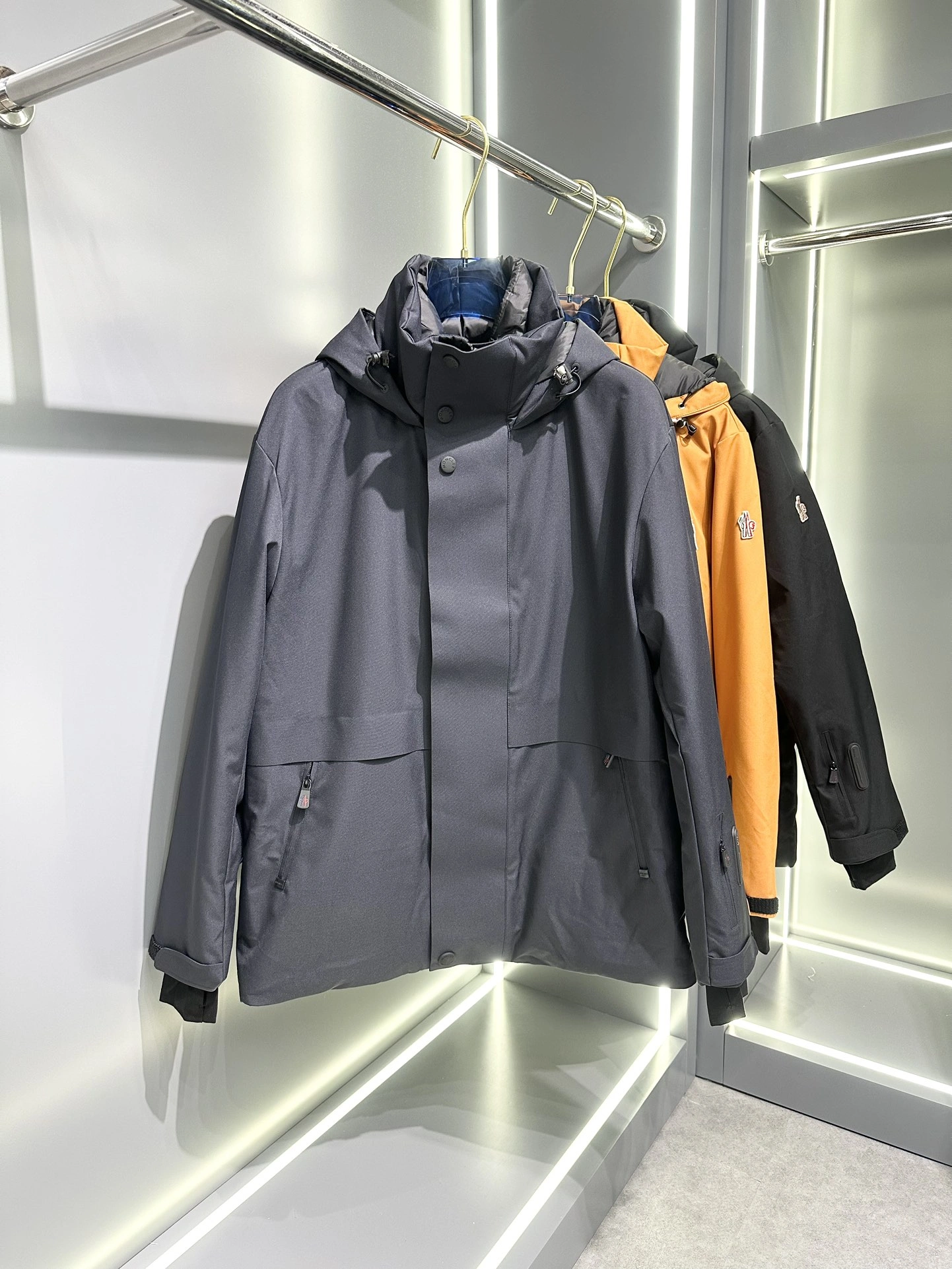 Moncler Down Jackets Tailored 145422