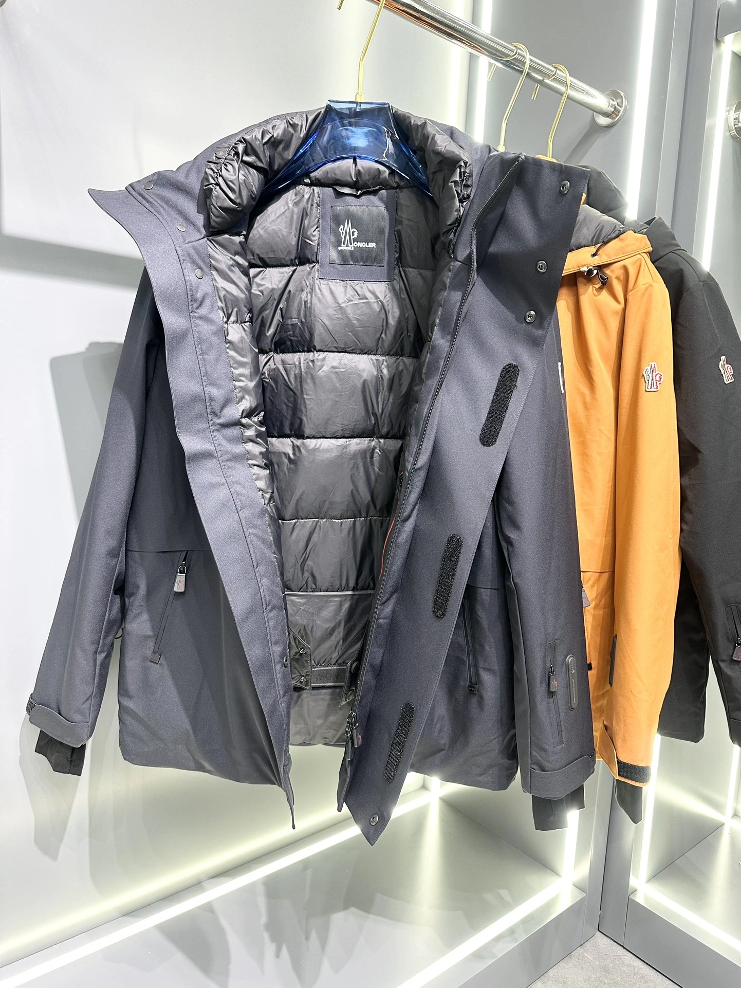 Moncler Down Jackets Tailored 145422