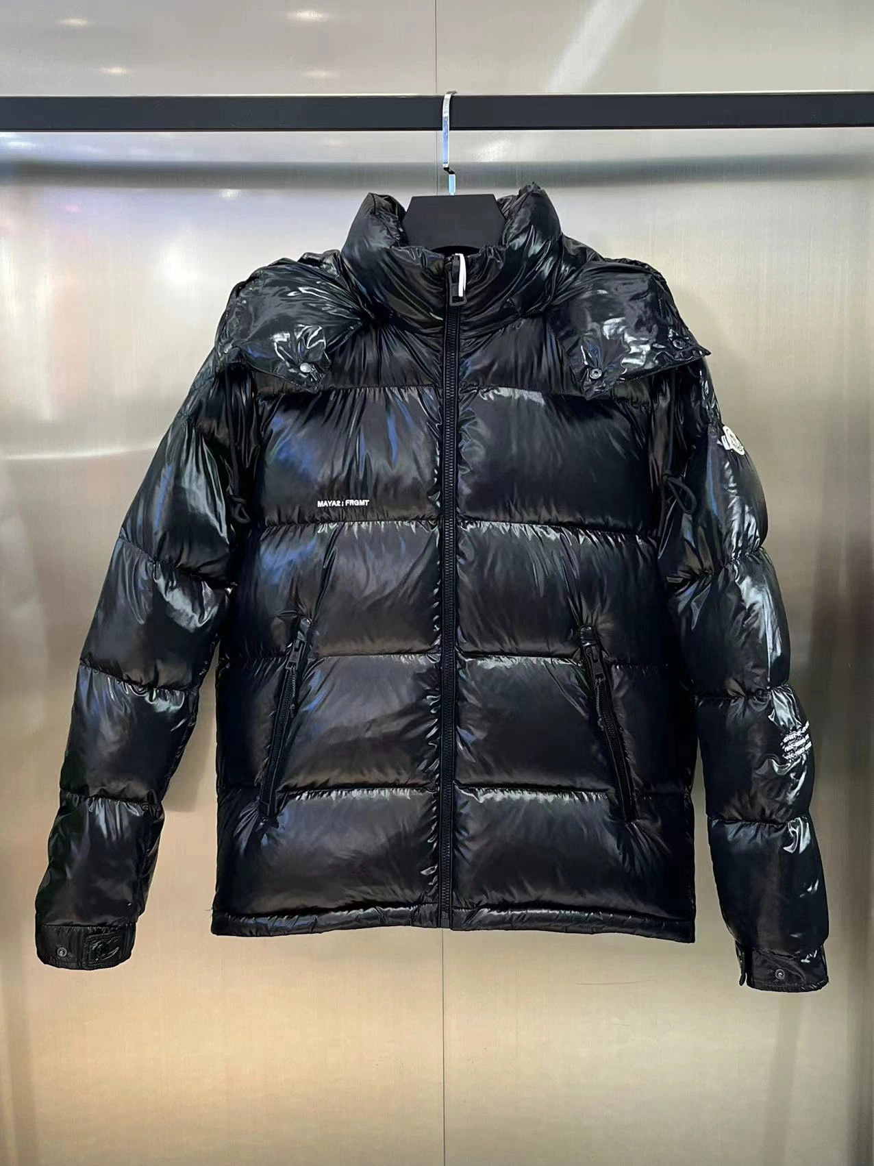 Moncler Down Jackets Vibrant 145415