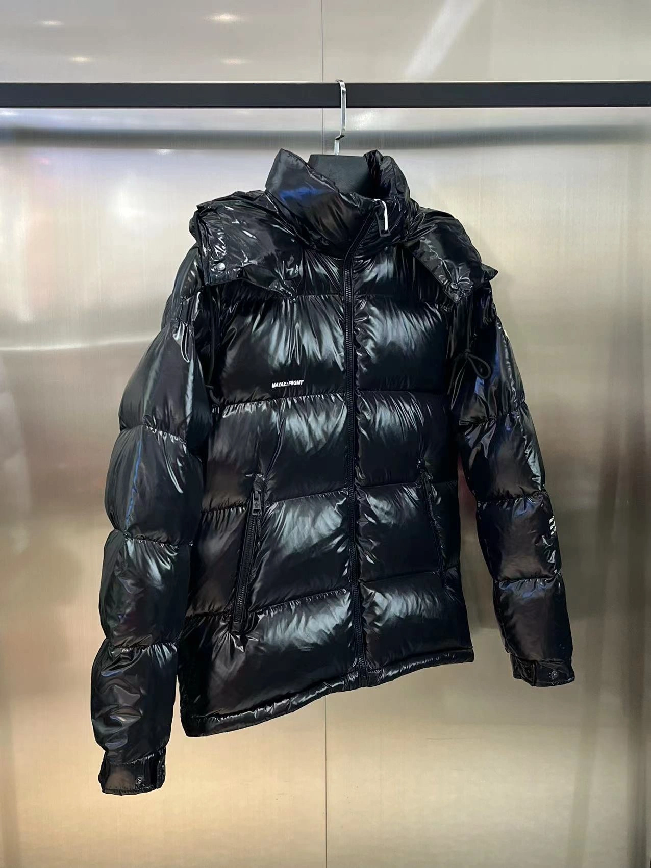 Moncler Down Jackets Vibrant 145415