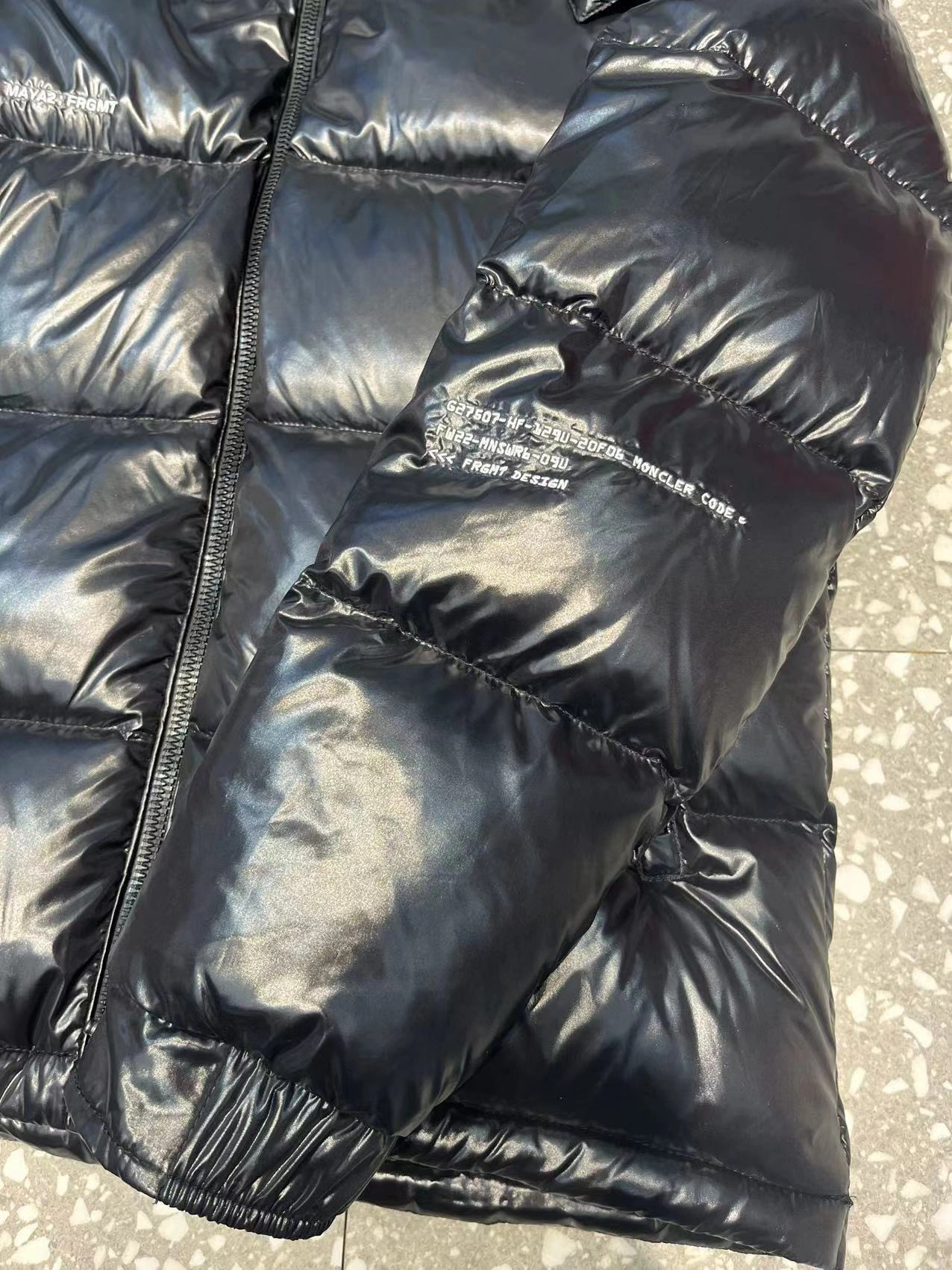 Moncler Down Jackets Vibrant 145415