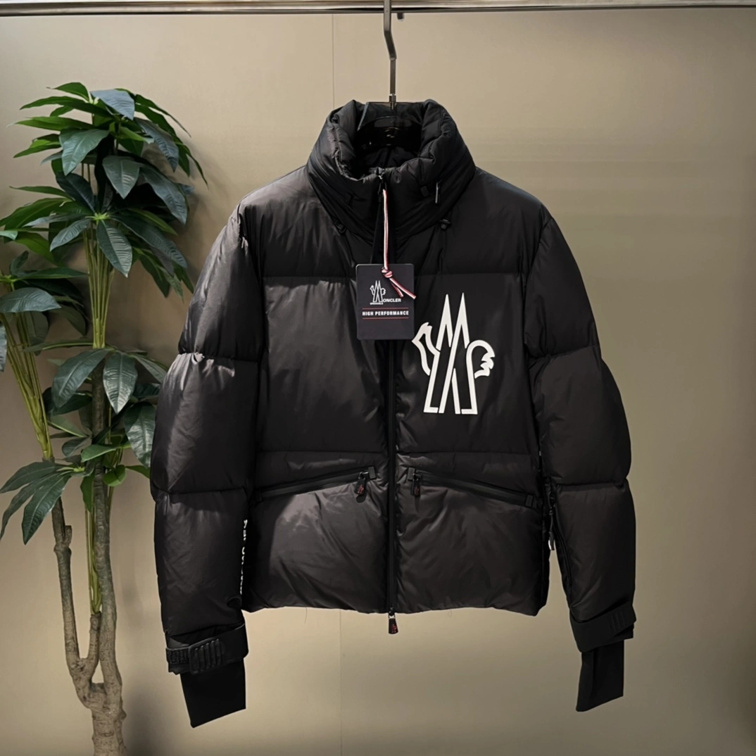 Stretchable Moncler Down Jackets 145408