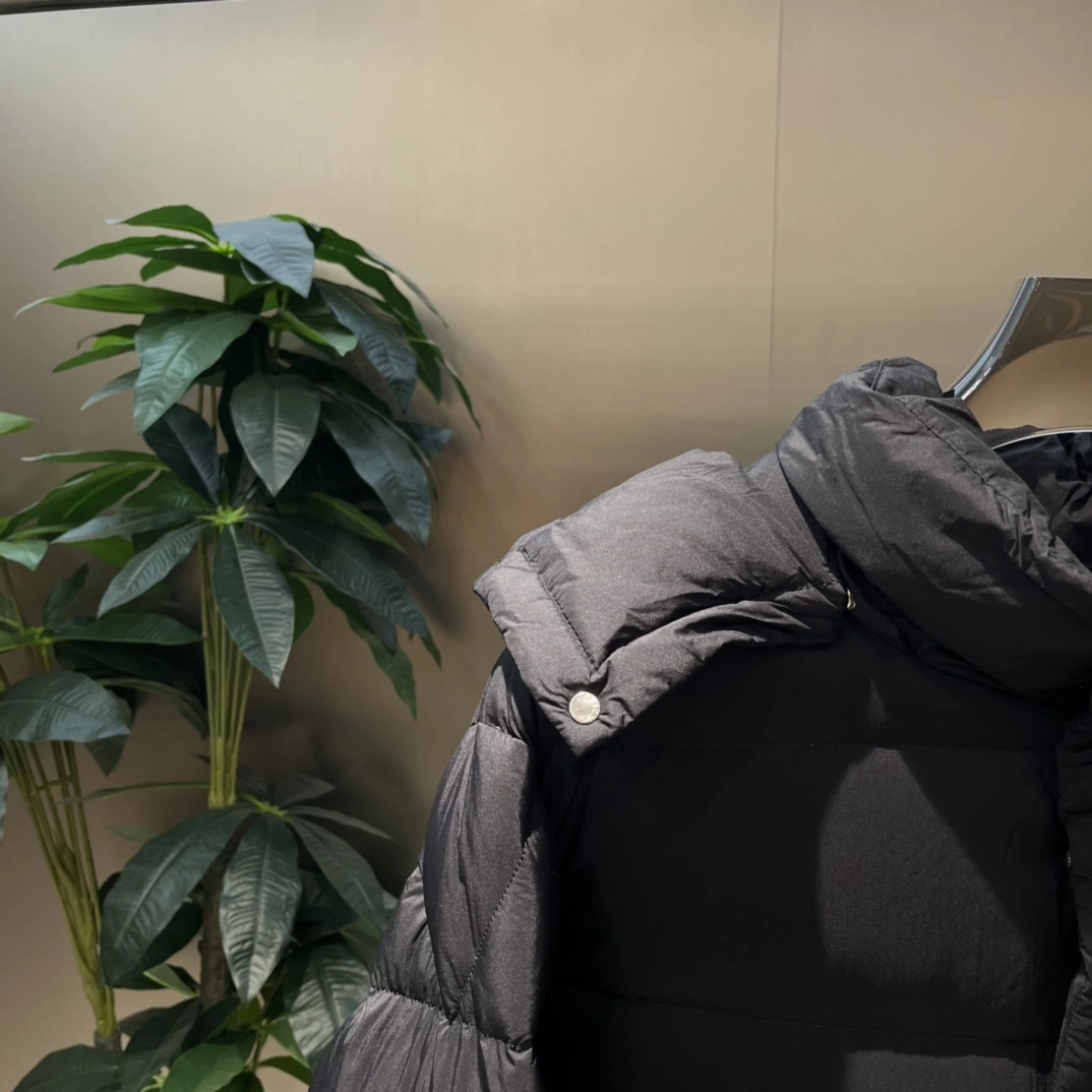 Breathable Moncler Down Jackets 145414