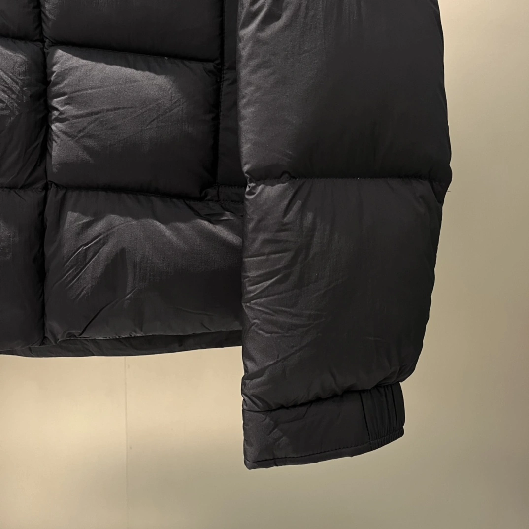 Breathable Moncler Down Jackets 145414