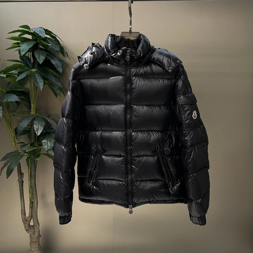 Vibrant Moncler Down Jackets 145412