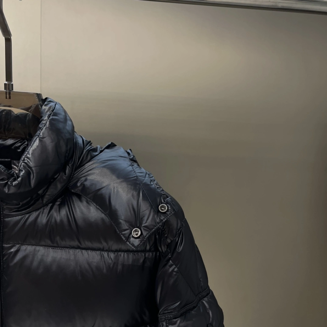 Vibrant Moncler Down Jackets 145412