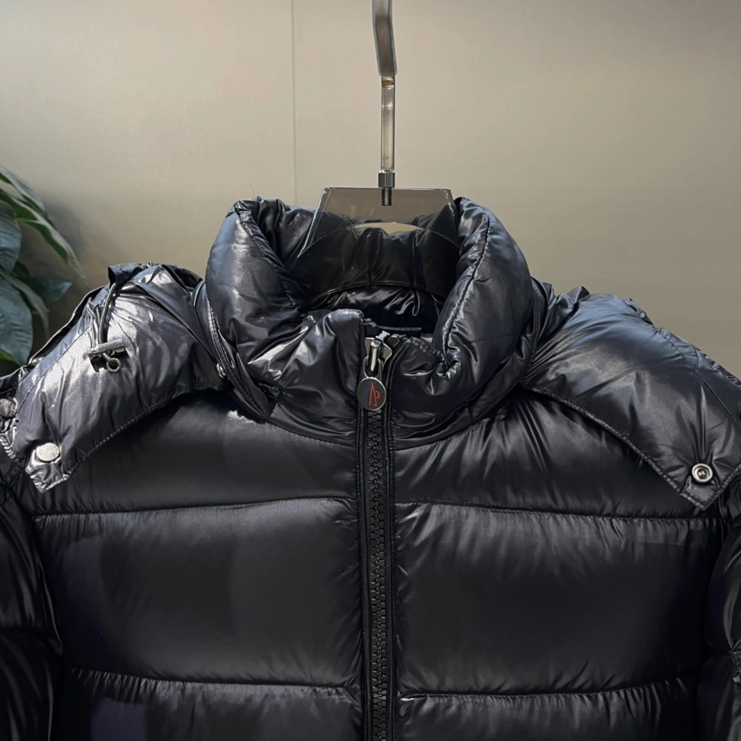 Vibrant Moncler Down Jackets 145412