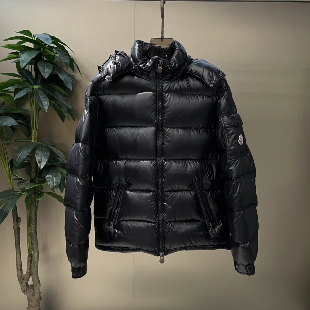 Vibrant Moncler Down Jackets 145412