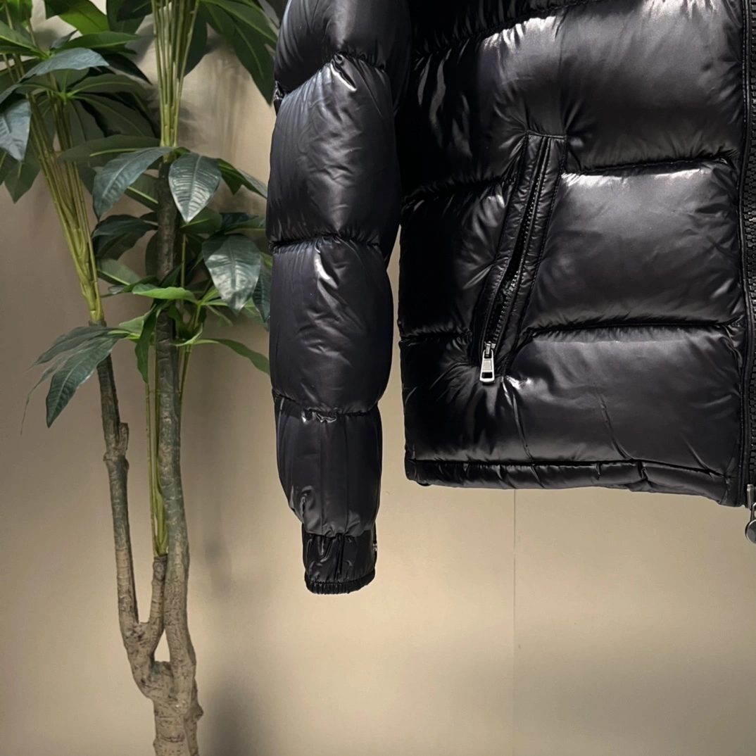 Vibrant Moncler Down Jackets 145412