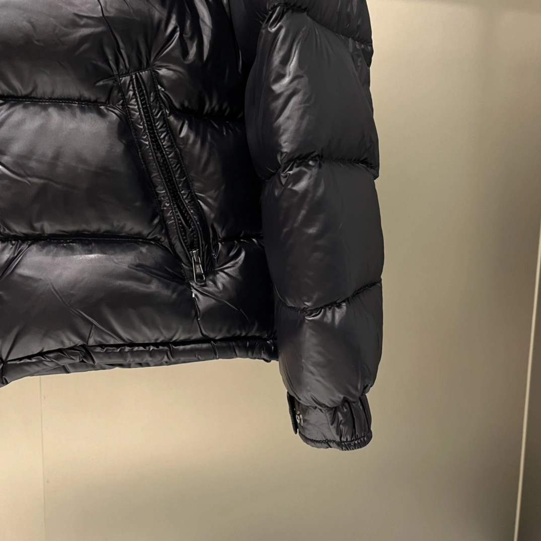 Vibrant Moncler Down Jackets 145412
