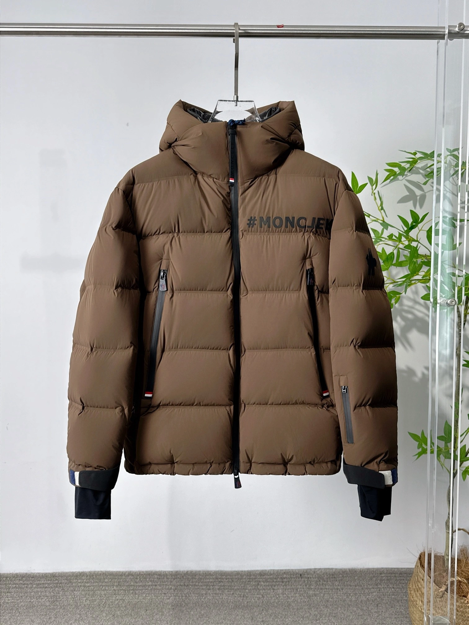 Moncler Down Jackets EyeCatching 145418