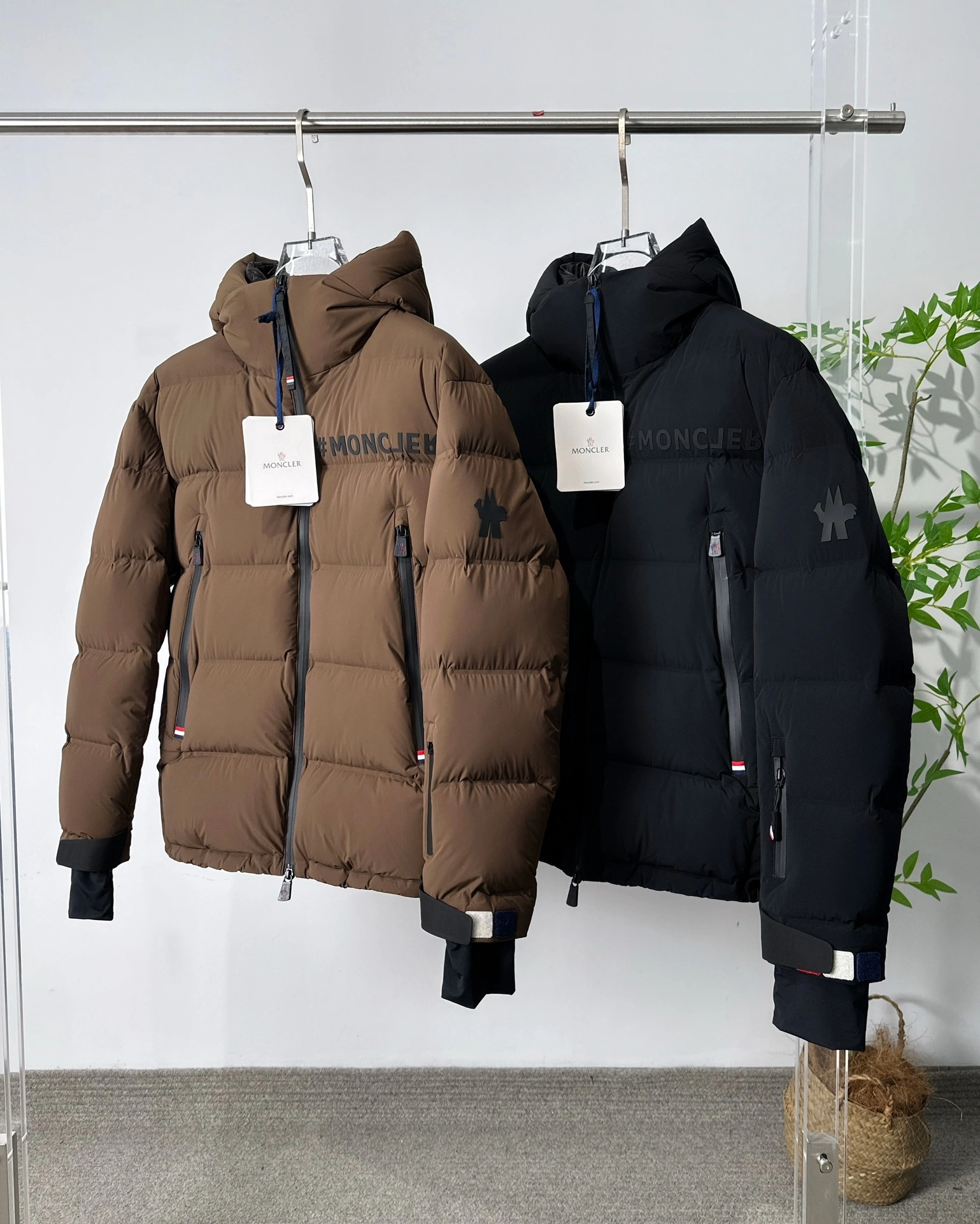 Moncler Down Jackets EyeCatching 145418