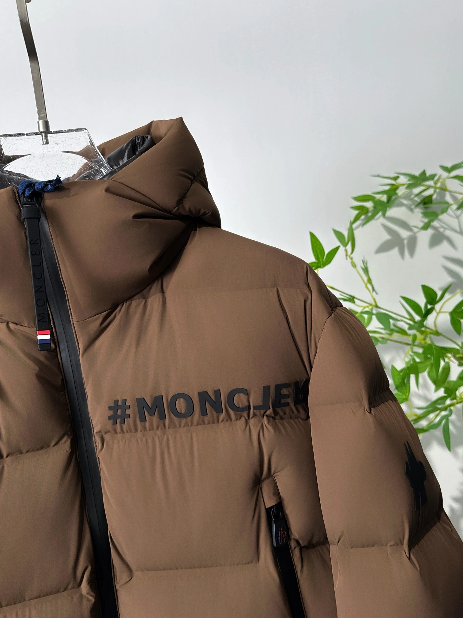 Moncler Down Jackets EyeCatching 145418