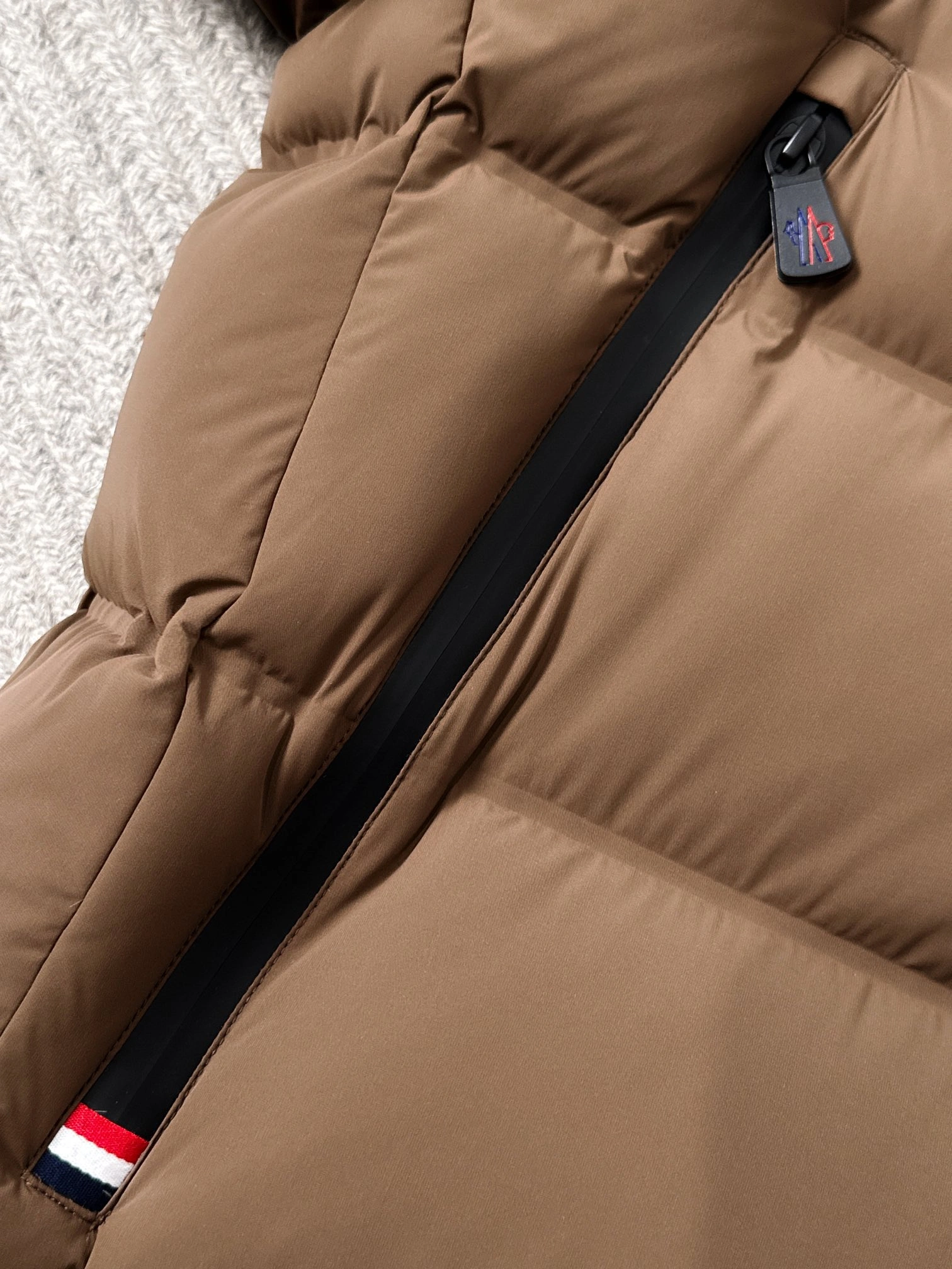 Moncler Down Jackets EyeCatching 145418