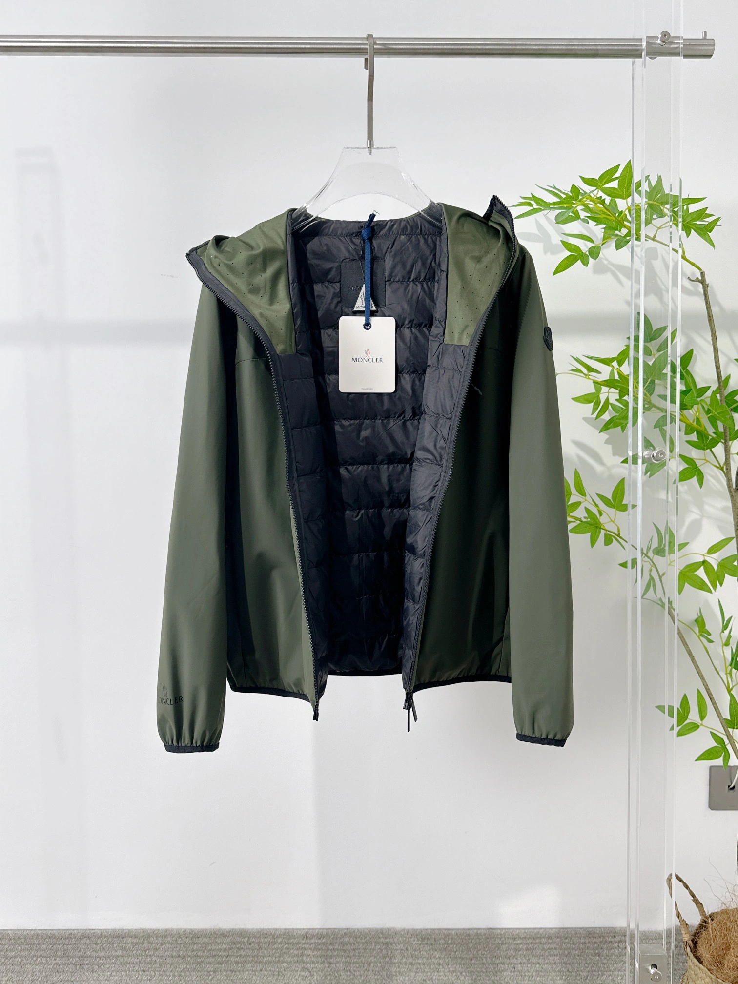 Durable Moncler Down Jackets 145402