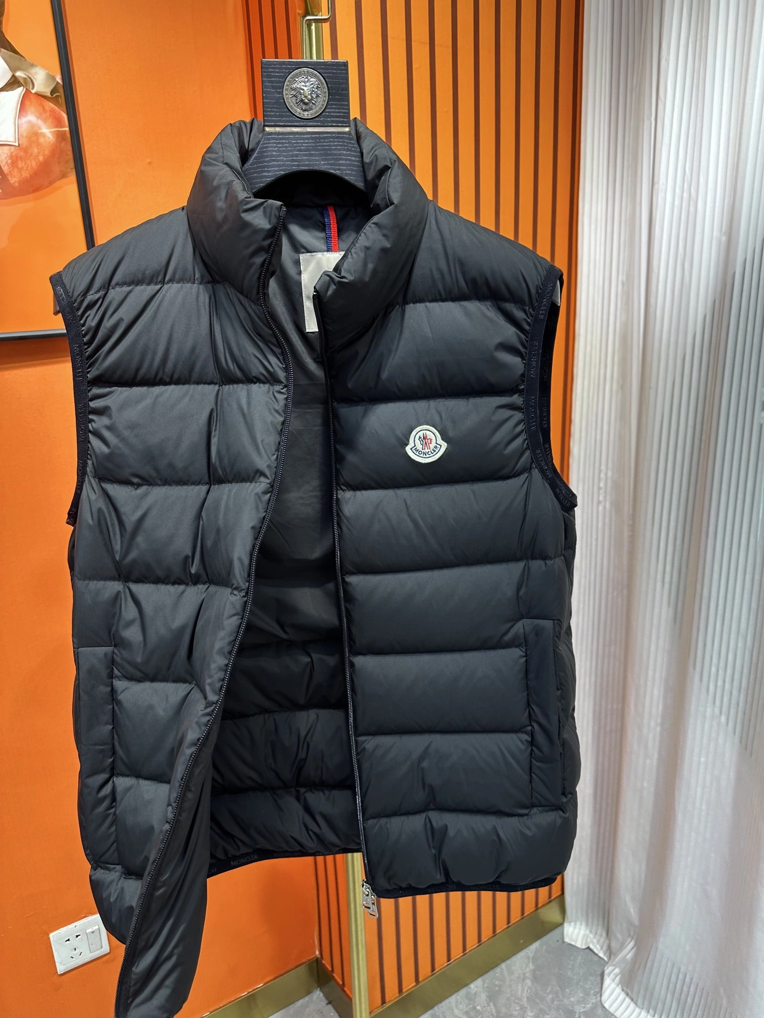 Moncler Down Jackets TimelessDesign 145387